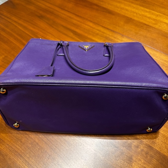 Prada bag! Authentic comes with papers! - Picture 5 of 11